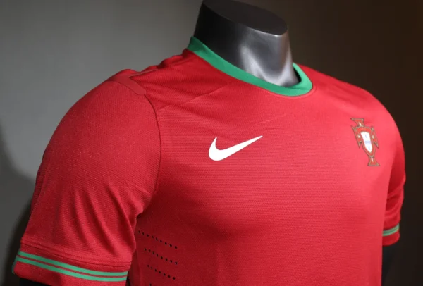 Portugal Home Kit Retro 2012 - Image 4