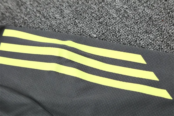 25-26 Real Madrid Short Sleeve Training Suit - Image 10