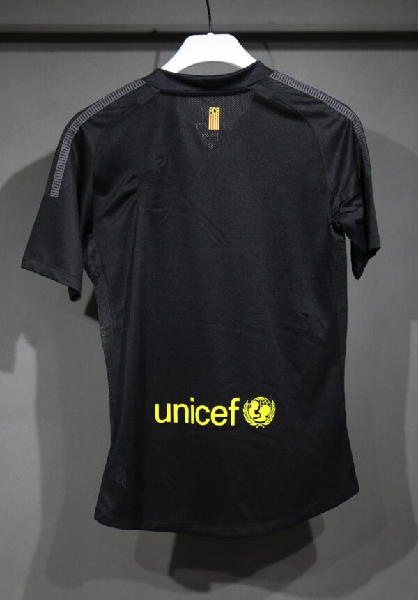 Barcelona Away Kit Retro 11-12 - Image 2