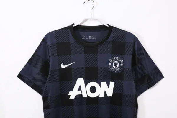 Manchester United Away Kit Retro 13-14 - Image 4
