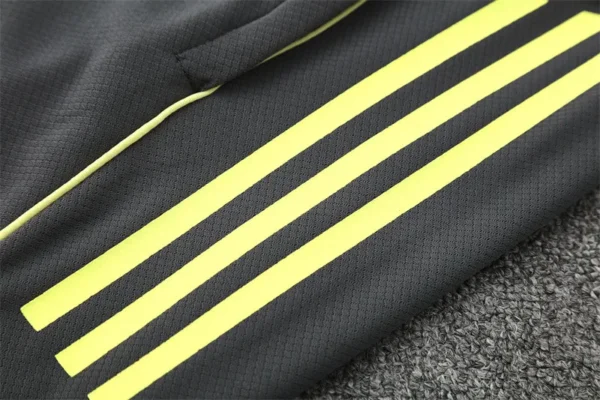 25-26 Real Madrid Short Sleeve Training Suit - Image 7