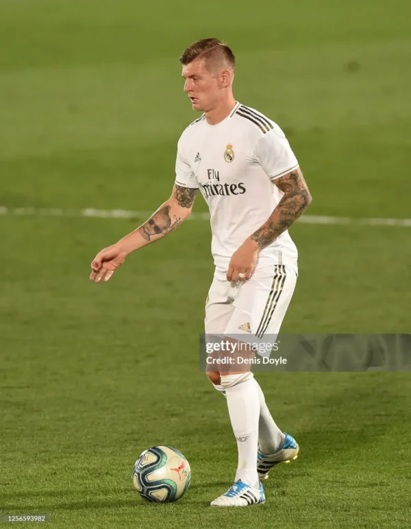 Real Madrid Home Kit Retro 19-20 - Image 7