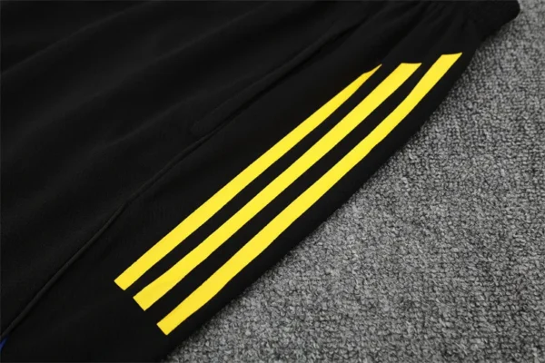 25-26 Manchester United Short Sleeve Training Suit - Image 17