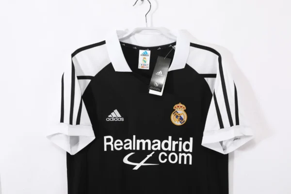 Real Madrid Away Kit Retro 01-02 - Image 4