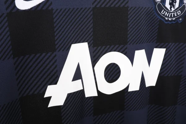 Manchester United Away Kit Retro 13-14 - Image 10
