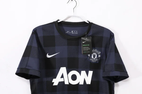Manchester United Away Kit Retro 13-14 - Image 5