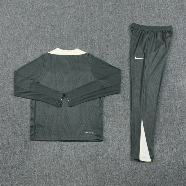 25-26 Chelsea Player Training Suit - Image 5