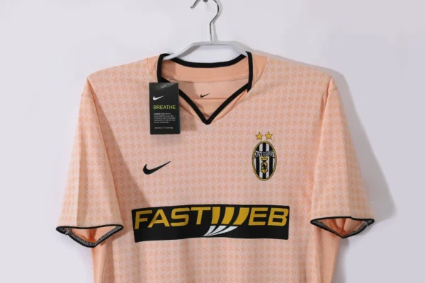 Juventus Third Away Kit Retro 03-04 - Image 3