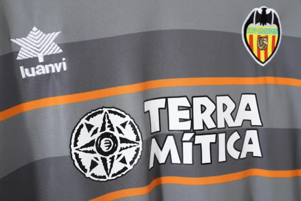 Valencia Third Away Kit Retro 99-00 - Image 6