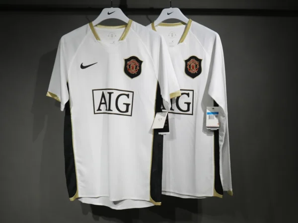Manchester United Away Long Sleeve Kit Retro 06-07 - Image 8