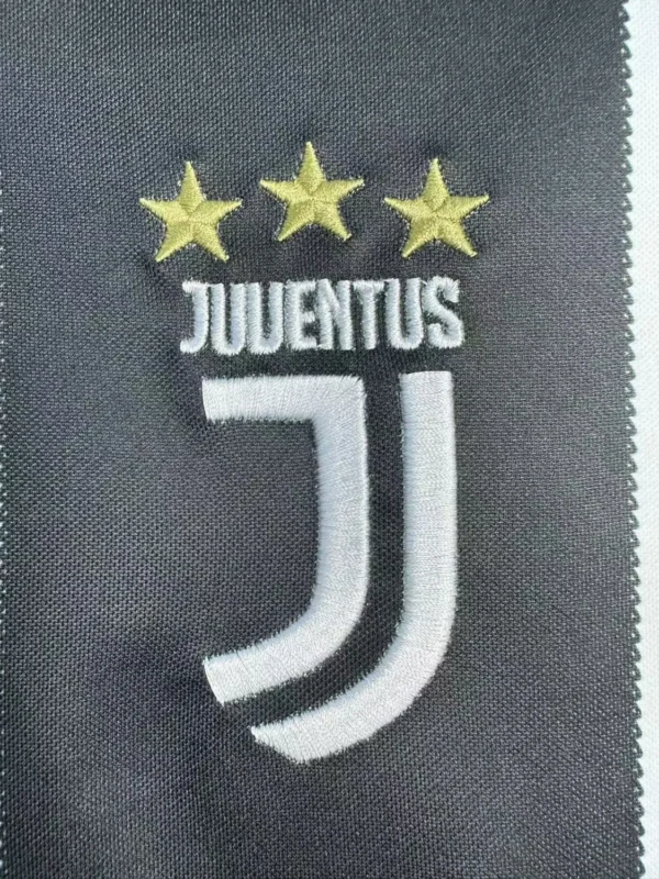 Juventus Home Kit Retro 18-19 - Image 2