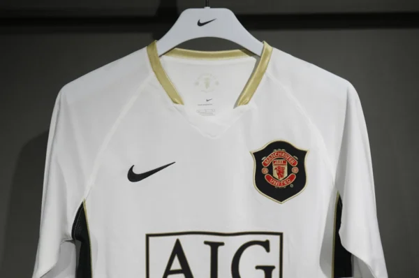 Manchester United Away Long Sleeve Kit Retro 06-07 - Image 2