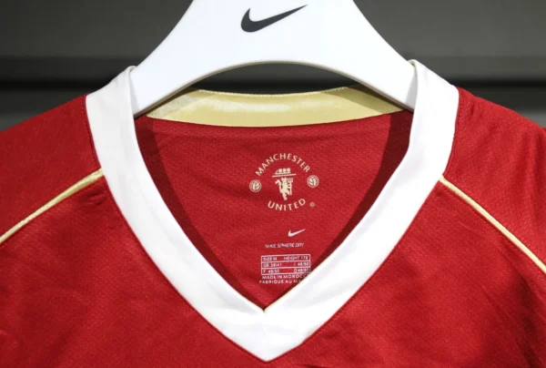 Manchester United Home Kit Retro 08-09 - Image 6