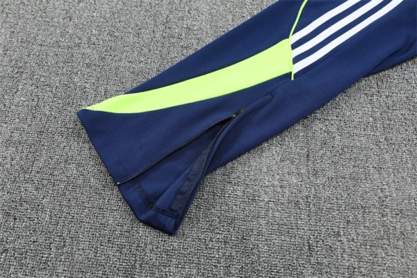25-26 Real Madrid Training Suit - Image 17