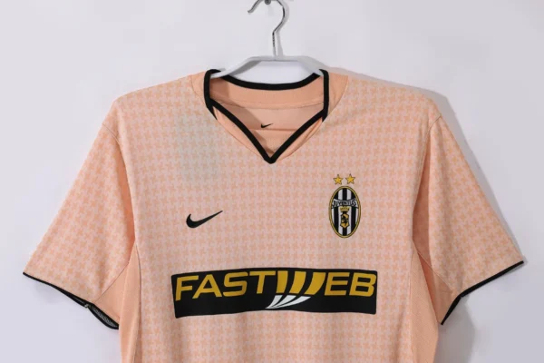 Juventus Third Away Kit Retro 03-04 - Image 2