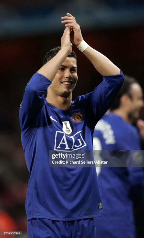 Manchester United Third Kit Retro 08-09 - Image 7