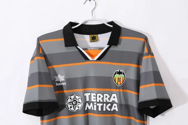 Valencia Third Away Kit Retro 99-00 - Image 3