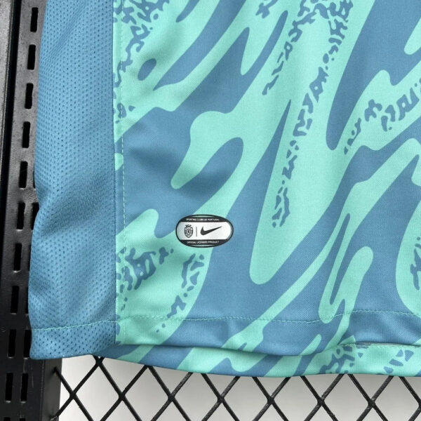 25-26 Sporting Goal Keeper Fans Kit - Image 2