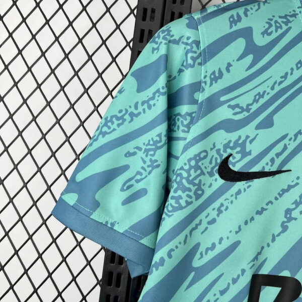 25-26 Sporting Goal Keeper Fans Kit - Image 3